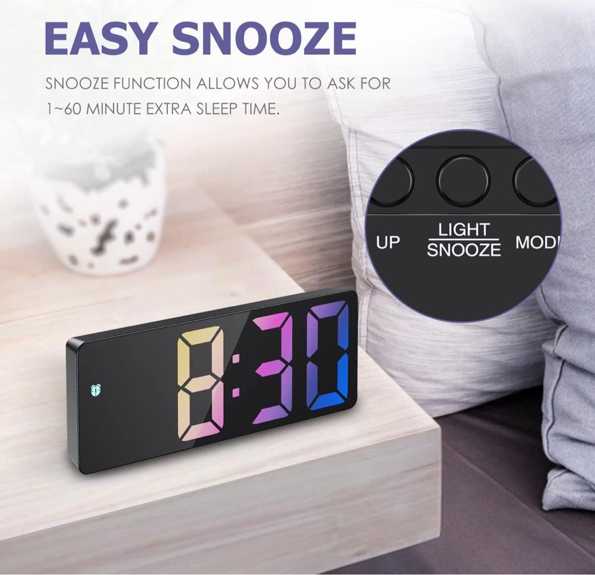 ساعة منبه رقمية ملونة بشاشة LED كبيرة وتحكم صوتي