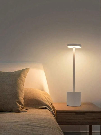 مصباح طاولة LED ستايل نورديك - متعدد الألوان وقابل لإعادة الشحن